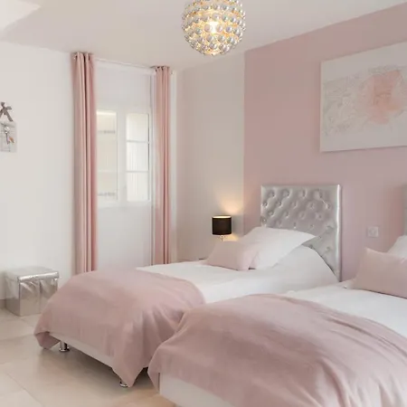 Le Soleil Et Les Etoiles Bed & Breakfast 4*